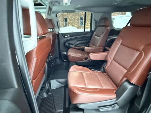 Used 2020 Chevrolet Suburban Premier w/ Premier Plus Edition image 25