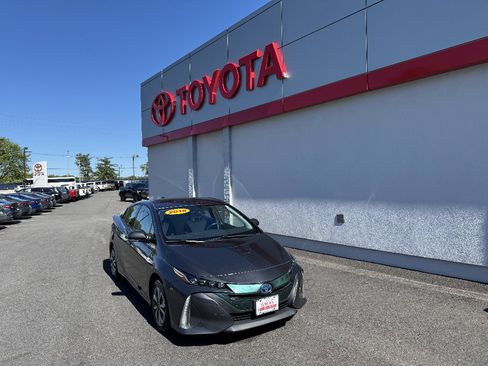 Used 2018 Toyota Prius Prime Premium FWD image 1