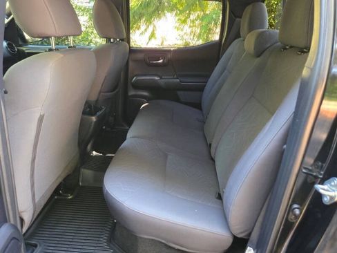 Used 2019 Toyota Tacoma TRD Off-Road w/ Technology Package AWD/4WD image 16