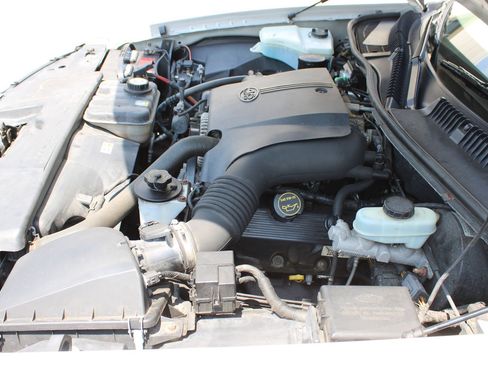 Used 2002 Lincoln Town Car Executive RWD image 9