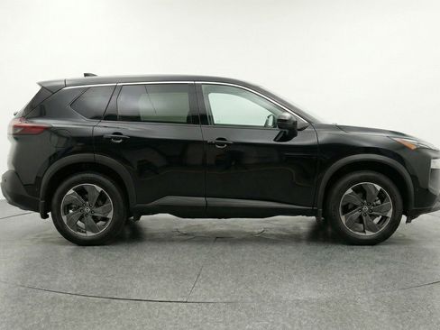 Used 2025 Nissan Rogue SV AWD/4WD image 11