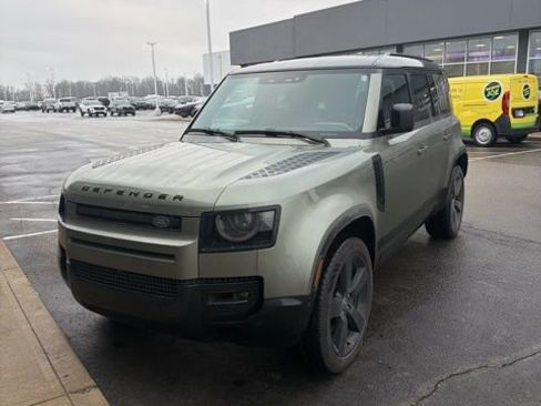 Used 2025 Land Rover Defender 110 X-Dynamic SE image 2
