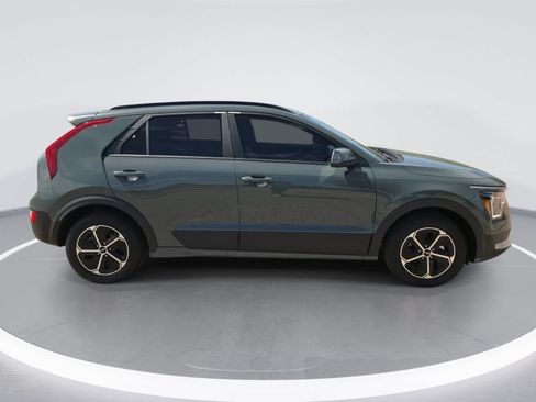 New 2026 Kia Niro EX FWD image 9