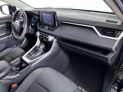 Used 2021 Toyota RAV4 XLE image 30
