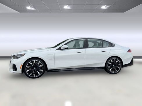 New 2026 BMW 330i Sedan w/ Convenience Package RWD image 2