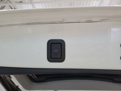 Used 2019 Toyota Highlander XLE image 12