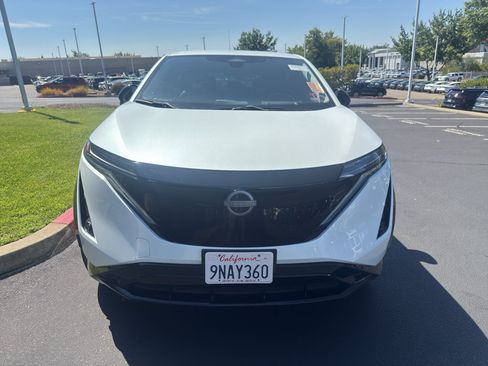 Certified 2024 Nissan Ariya FWD image 3