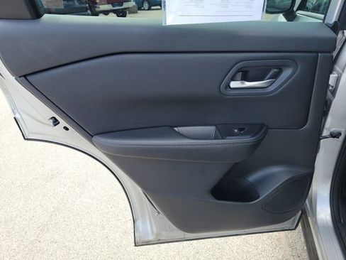 Used 2025 Nissan Rogue SV AWD/4WD image 18