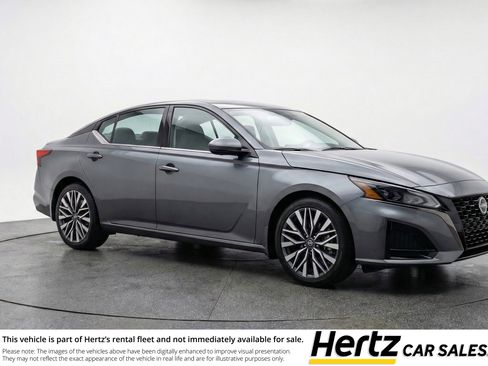 Used 2025 Nissan Altima 2.5 SV image 1