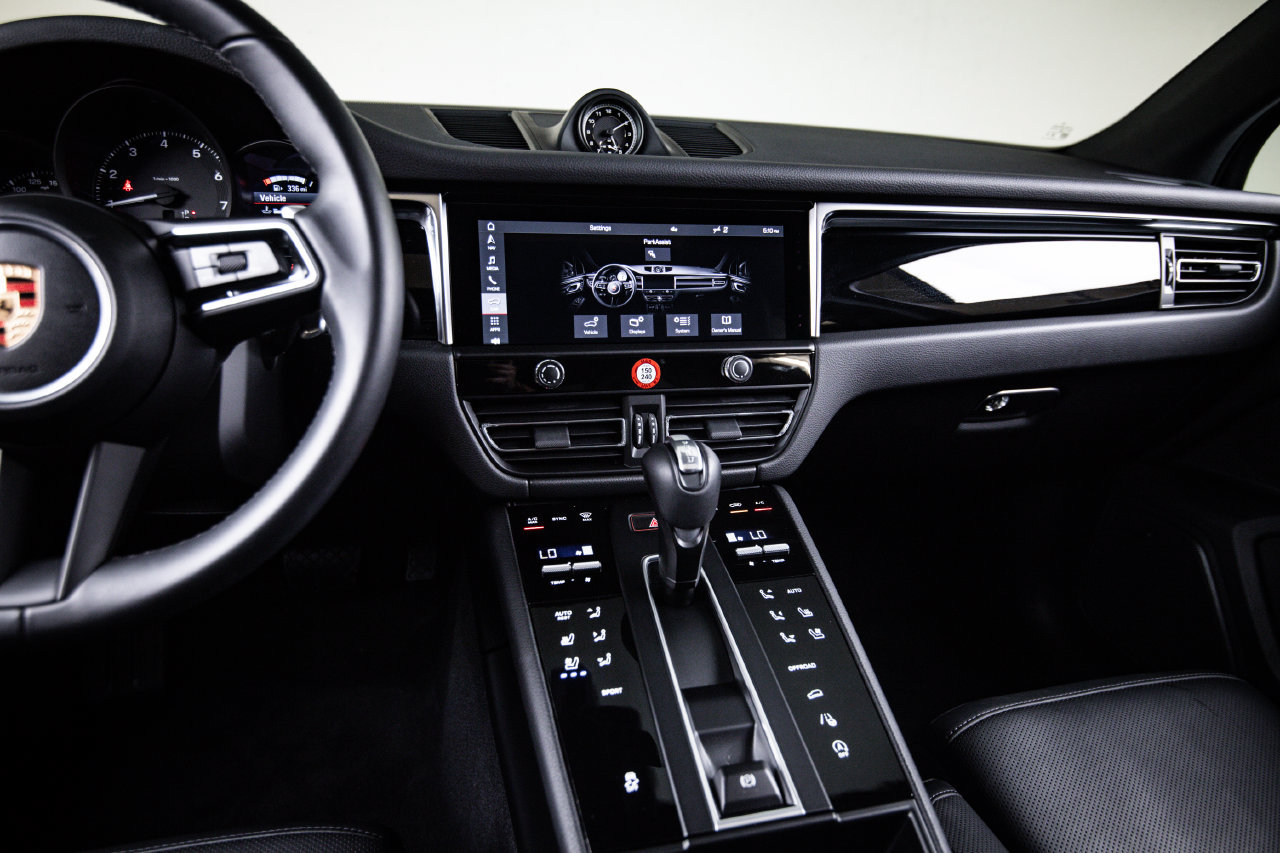 Certified 2026 Porsche Macan AWD/4WD image 19