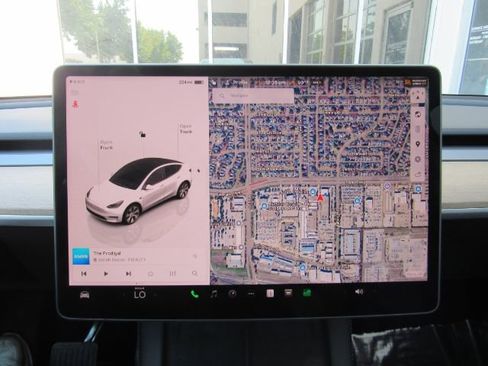 Used 2023 Tesla Model Y Long Range image 40