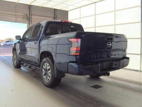 Used 2023 Nissan Frontier SV AWD/4WD image 2