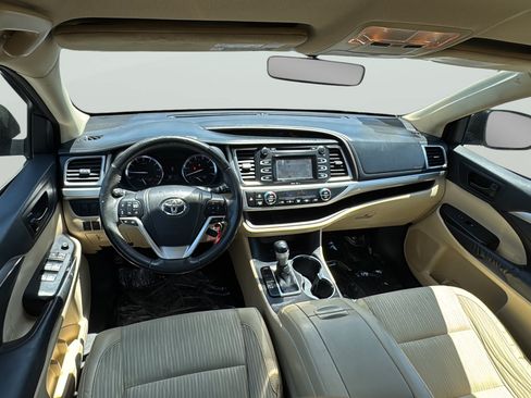 Used 2015 Toyota Highlander Plus FWD image 14