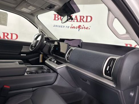 New 2025 Ford Expedition Active image 20