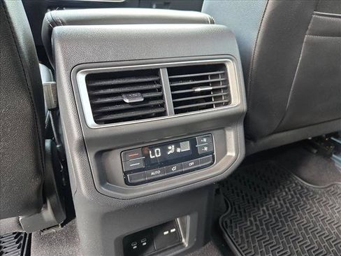 Used 2024 Volkswagen Atlas SE FWD image 16