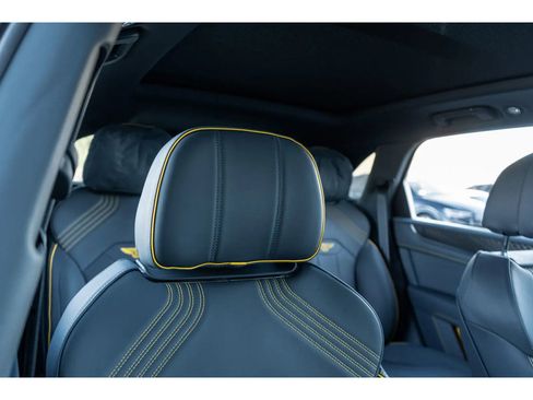 Used 2025 Bentley Bentayga image 45