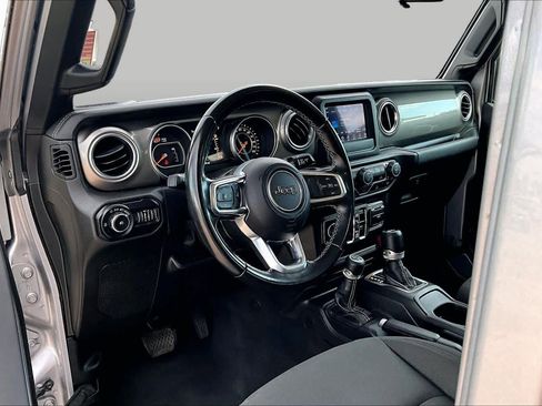 Used 2020 Jeep Wrangler Unlimited Sahara AWD/4WD image 16