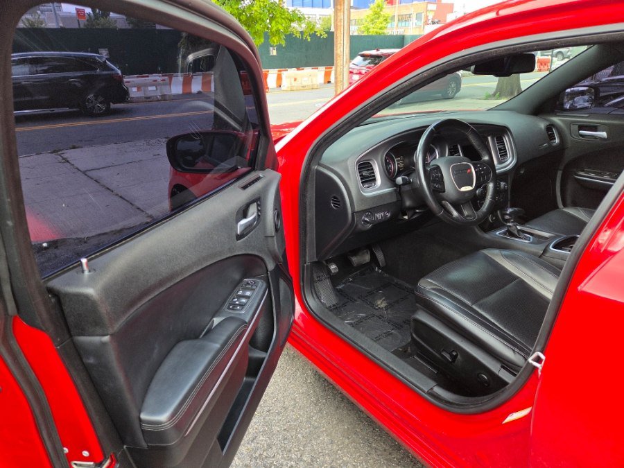 Used 2022 Dodge Charger SXT w/ Leather Interior Group RWD image 7