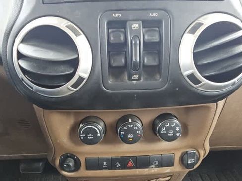 Used 2011 Jeep Wrangler Unlimited Sahara w/ Connectivity Group image 14