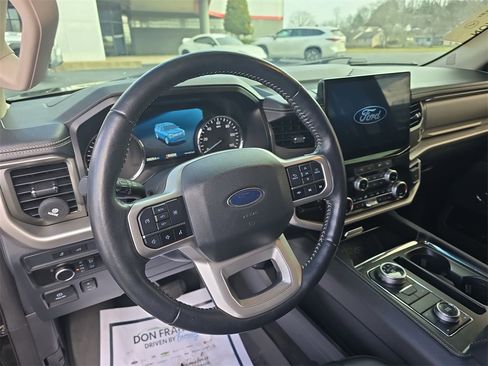 Used 2024 Ford Expedition XLT image 19