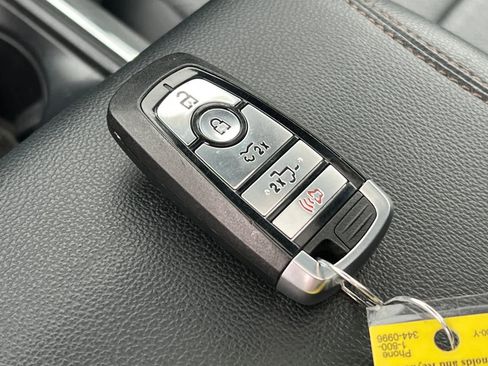 Used 2024 Ford F150 Lightning Lariat image 23