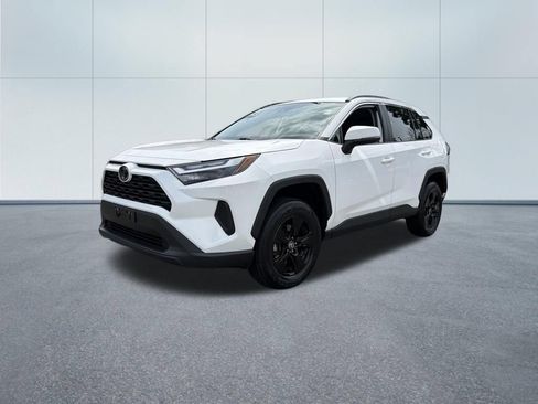 Used 2024 Toyota RAV4 XLE AWD/4WD image 2