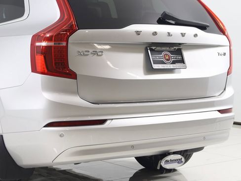 Used 2022 Volvo XC90 T6 Momentum w/ Climate Package image 25