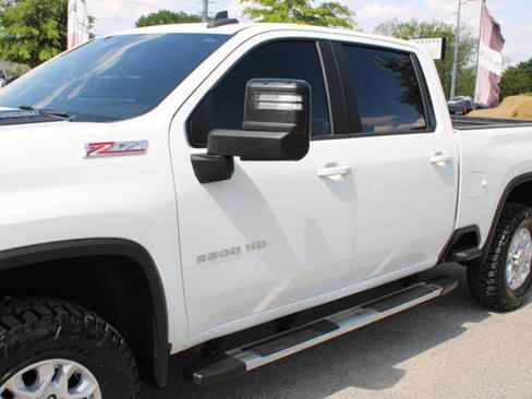 Used 2022 Chevrolet Silverado 2500 LT w/ Convenience Package AWD/4WD image 9