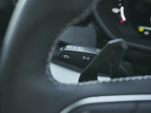 Used 2025 Lamborghini Urus SE image 56