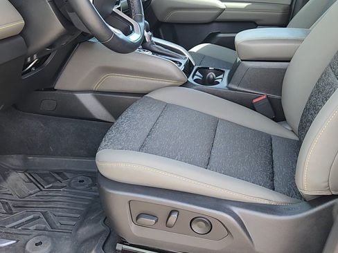 Used 2024 Chevrolet Colorado ZR2 w/ Technology Package AWD/4WD image 31