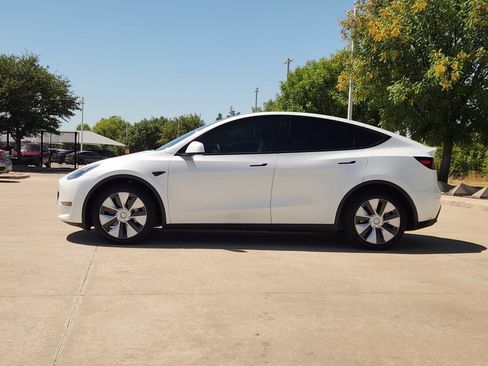 Used 2022 Tesla Model Y Long Range AWD/4WD image 4