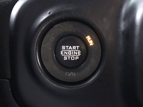 Used 2022 Jeep Wrangler Unlimited Sahara AWD/4WD image 29