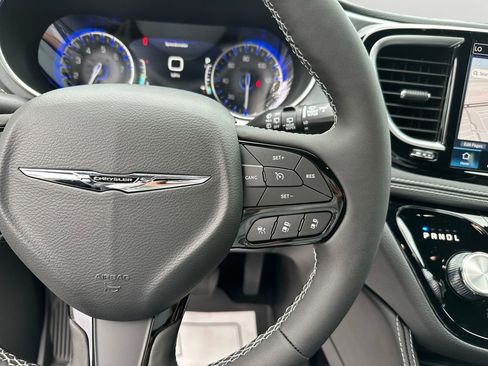New 2026 Chrysler Pacifica Limited w/ S Appearance Package image 20