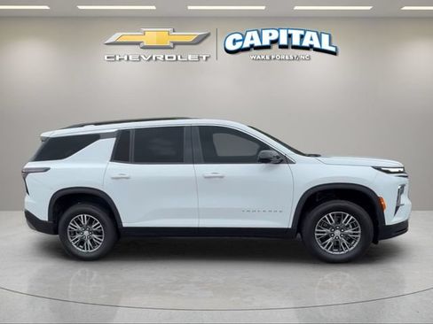 Used 2025 Chevrolet Traverse LT w/ Enhanced Driving Package FWD image 7