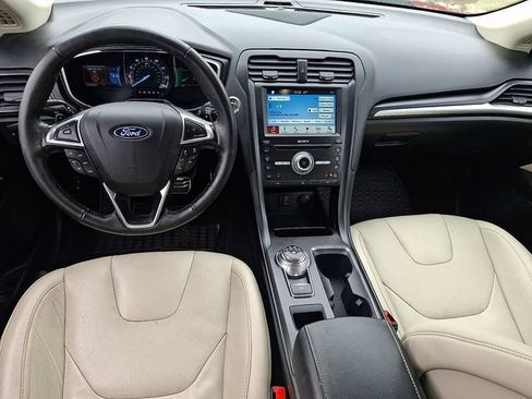 Used 2018 Ford Fusion Titanium AWD/4WD image 3