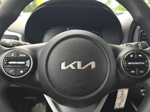 Used 2025 Kia Soul LX w/ LX Technology Package FWD image 22