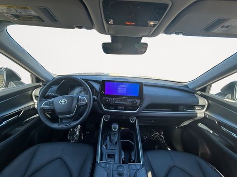 Used 2025 Toyota Grand Highlander AWD image 11