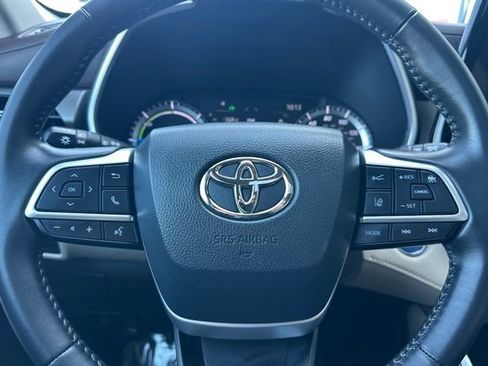 Used 2022 Toyota Highlander XLE AWD/4WD image 28