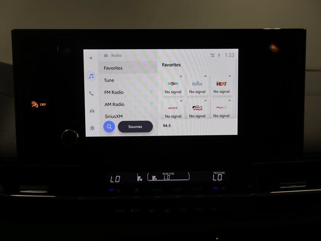 Used 2025 Toyota Sienna LE FWD image 26