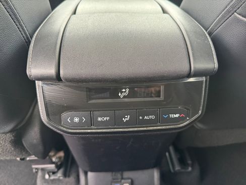 Used 2022 Toyota Highlander XLE image 21