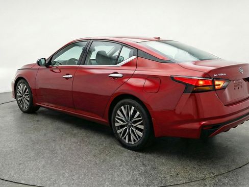 Used 2025 Nissan Altima 2.5 SV image 6