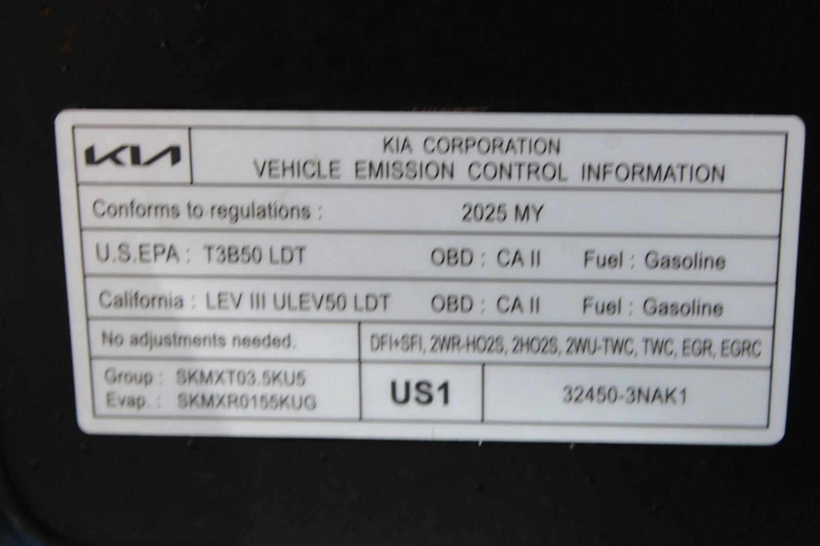 Used 2025 Kia Carnival FWD image 33