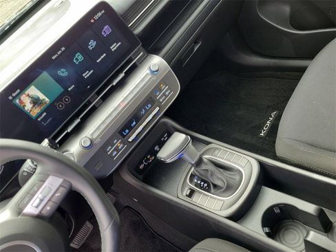Certified 2025 Hyundai Kona SEL image 35