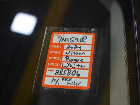 Used 2024 Nissan Rogue SL image 29