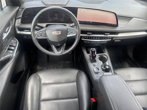 Used 2025 Cadillac XT4 Premium Luxury w/ Technology Package FWD image 16