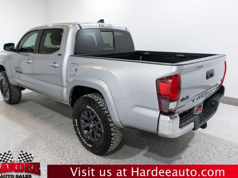 Used 2021 Toyota Tacoma SR5 AWD/4WD image 3