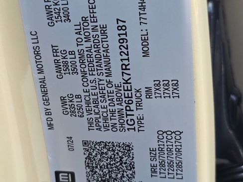 Used 2024 GMC Canyon AT4X image 32