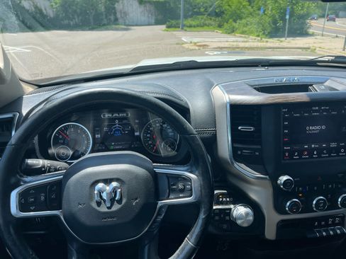 Used 2019 RAM 1500 Laramie AWD/4WD image 9