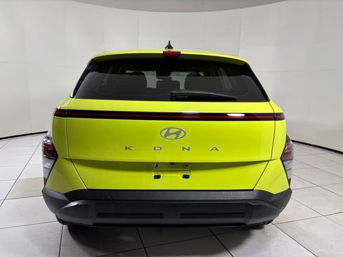 Used 2025 Hyundai Kona SE FWD image 4