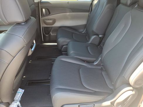 New 2026 Kia Carnival EX FWD image 12